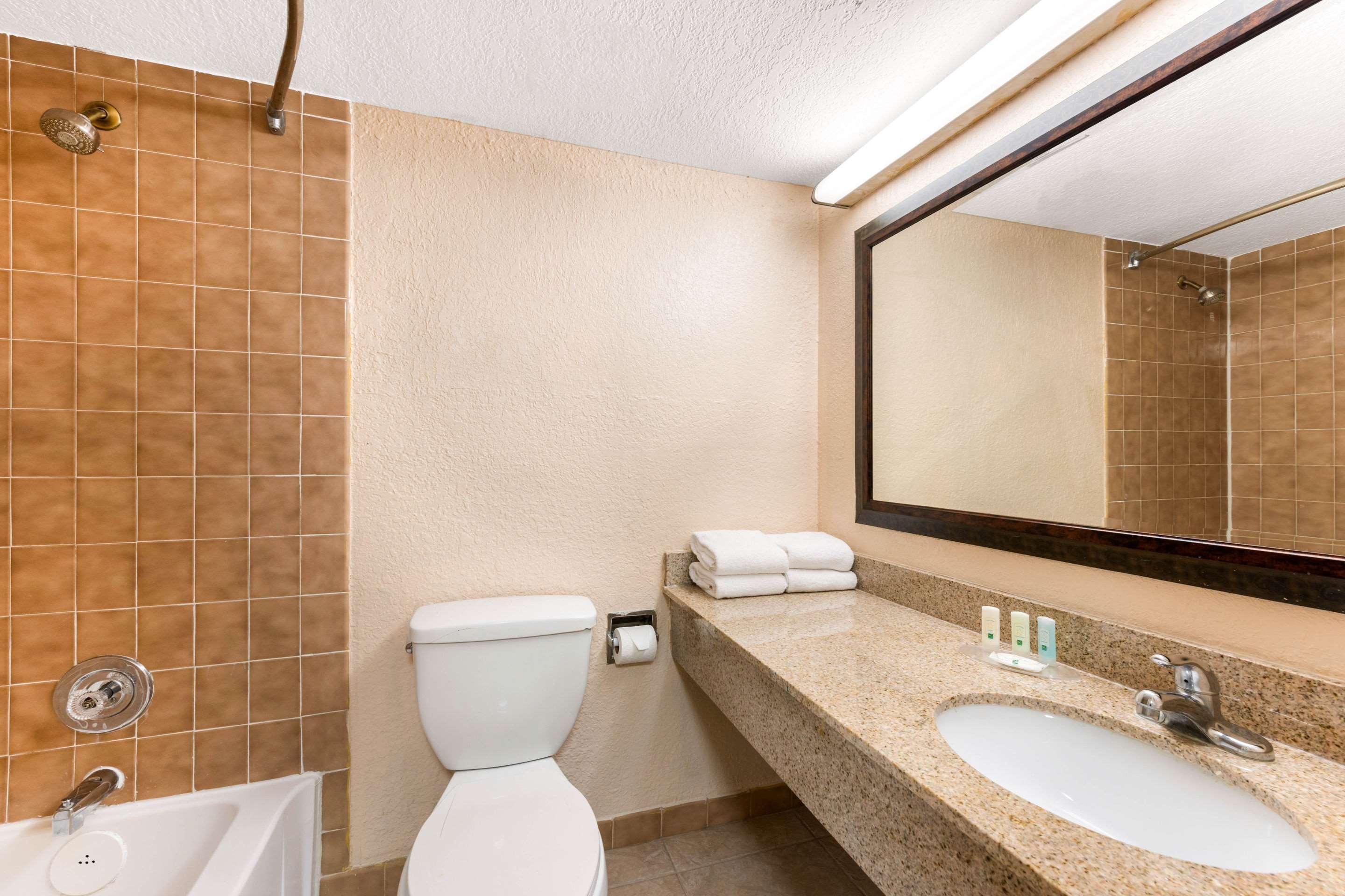 Quality Inn & Suites Orlando Airport Ngoại thất bức ảnh
